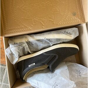 Brand new Taos- charcoal color